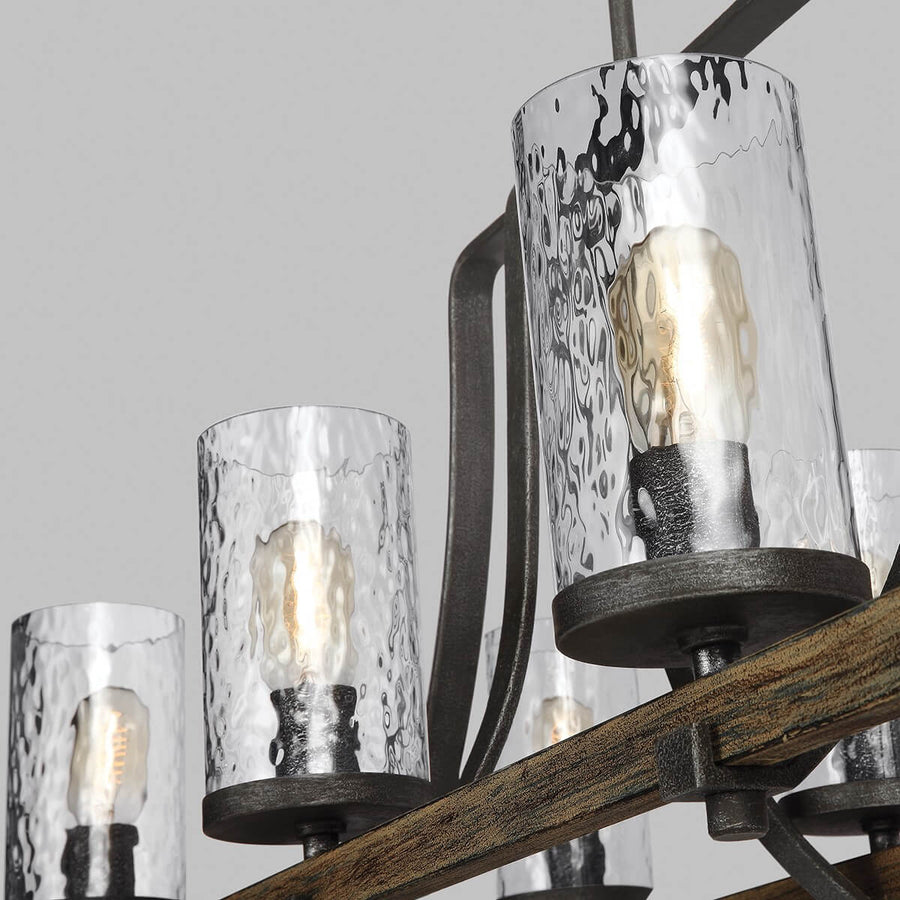 Gros plan sur les cylindres de verre martelé et ampoules allumées