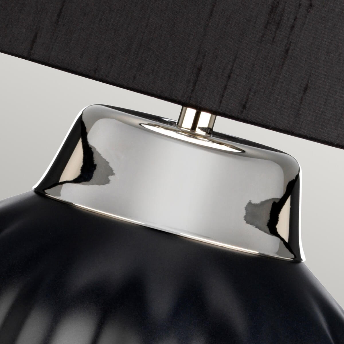 Lampe à poser Bexley noire et nickel poli, céramique