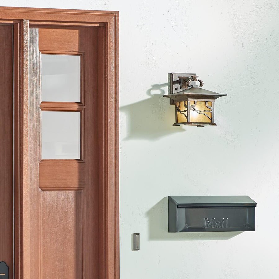 Vue en situation de jour près d'une porte et boîte aux lettres