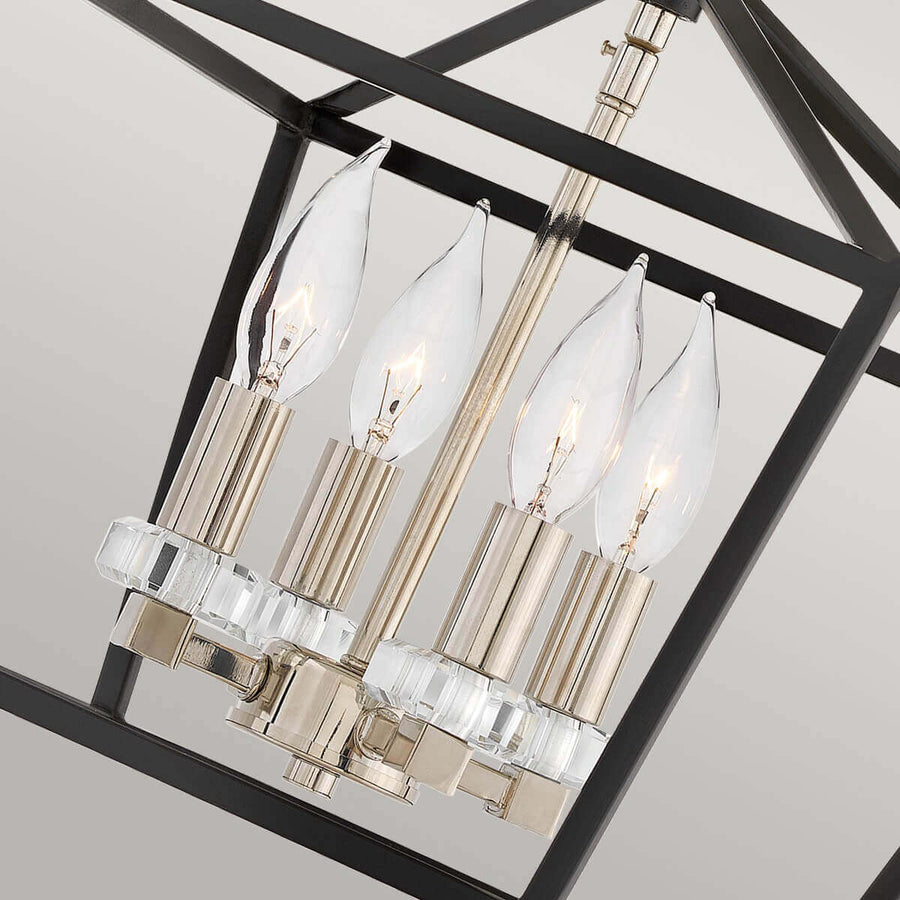 Détail des quatre douilles nickel et des ampoules bougies vu de dessous