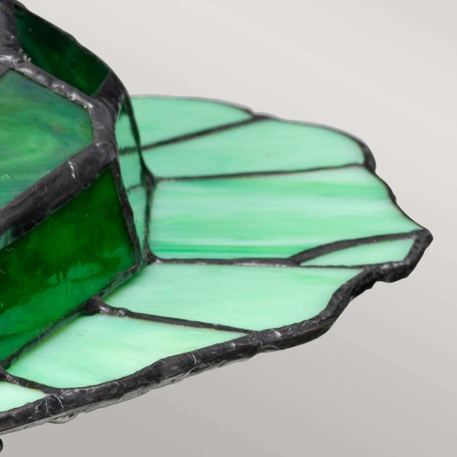 Détail de la base en forme de feuille, verre vert pâle bordé d'étain
