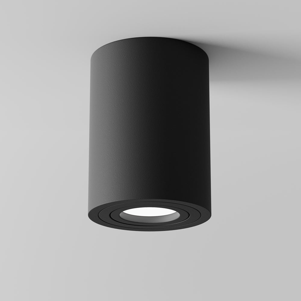 Version cylindrique noire mate du plafonnier, éclairage dirigé vers le bas