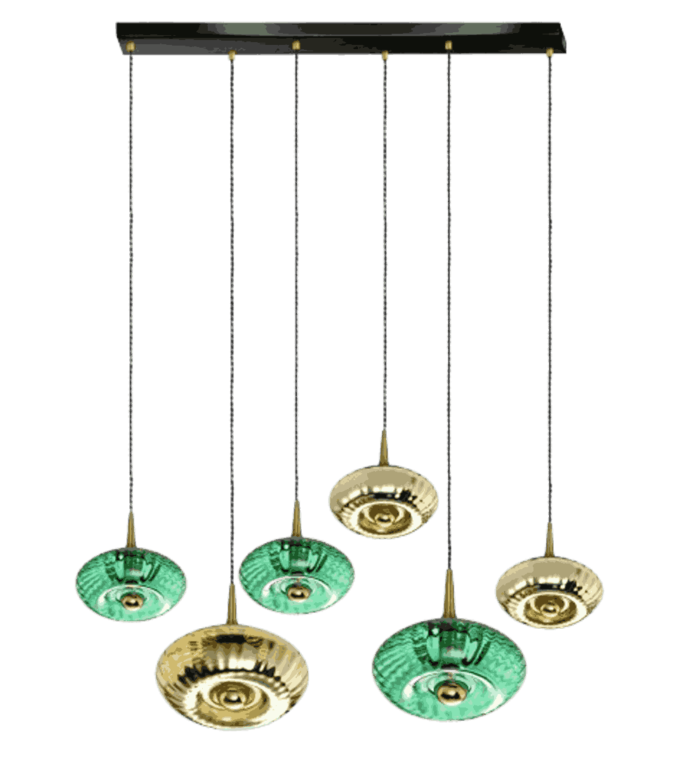 Vue de face, six suspensions en verre soufflé vert et doré, structure noire, fond blanc