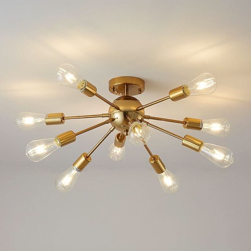 Version dorée du luminaire, bras métalliques et ampoules allumées vues de dessous