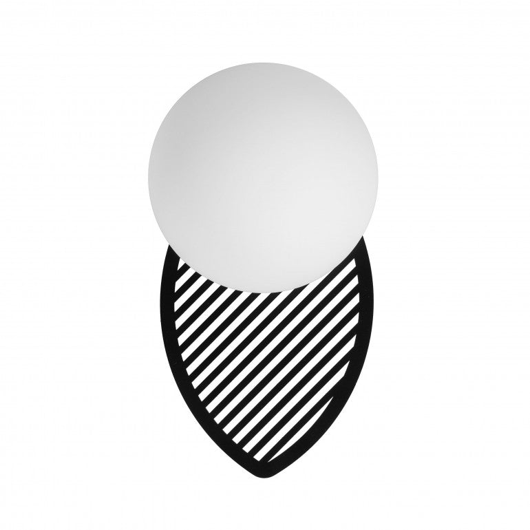 Vue de face d'une applique noire avec pastille IP44, diffuseur sphérique blanc et base ajourée.