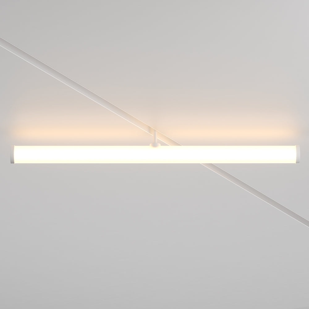 Produit montré seul sur plafond clair, éclairage diffus vers le bas