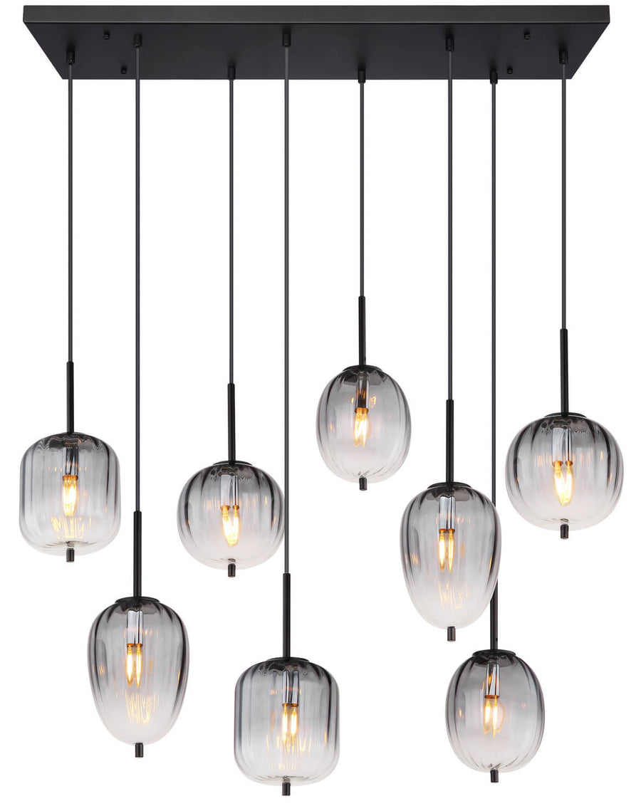 Détail des globes en verre strié avec ampoules à filament allumées et dorées
