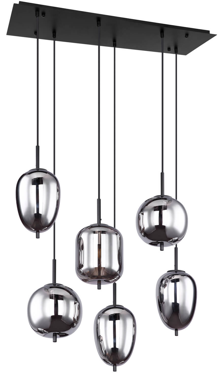 Vue légèrement inclinée des six globes suspendus avec ampoules à filament allumées.