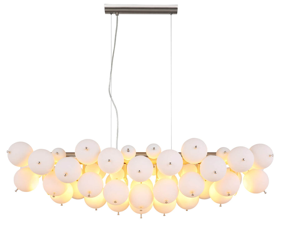 Vue de face du luminaire suspendu allumé, barre horizontale et alignement de globes.