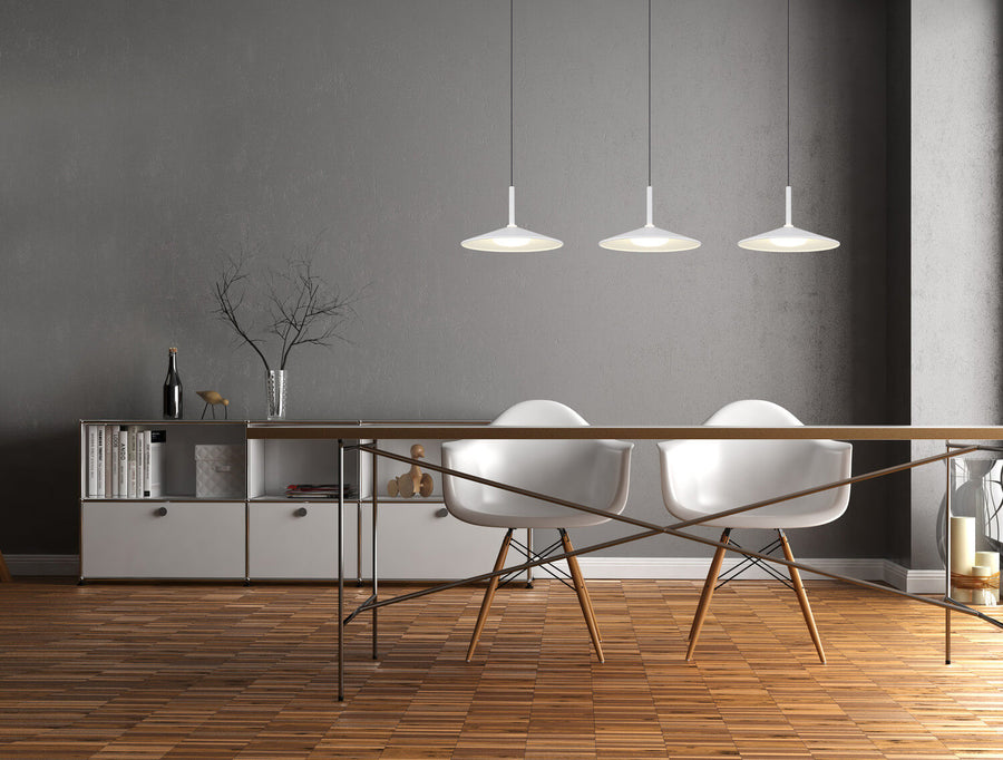 Vue en situation au-dessus d'une table repas dans un intérieur contemporain gris et bois