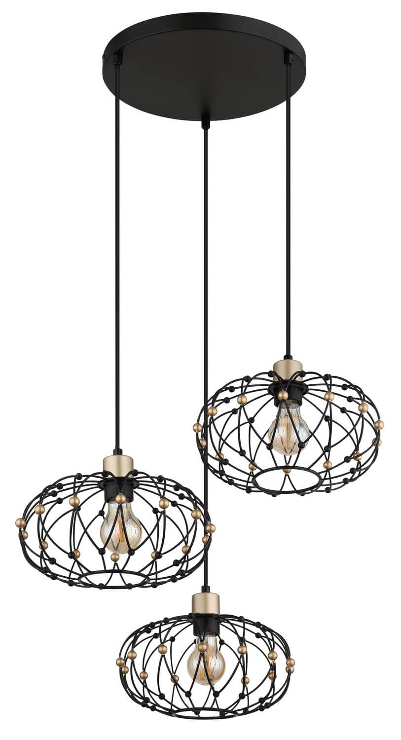 Plan large de la suspension installée au plafond avec trois cages métalliques noires et dorées.