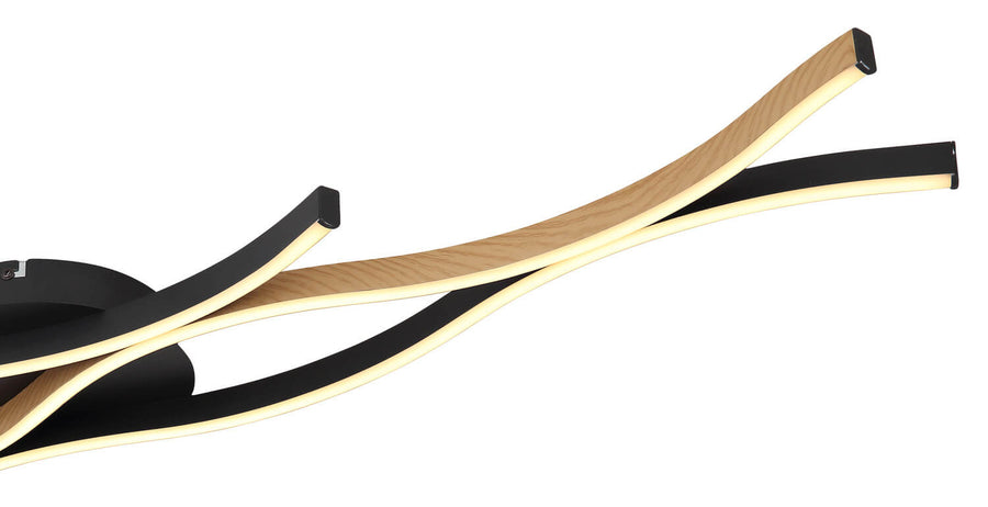 Détail d'une extrémité en bois clair et de son ruban LED