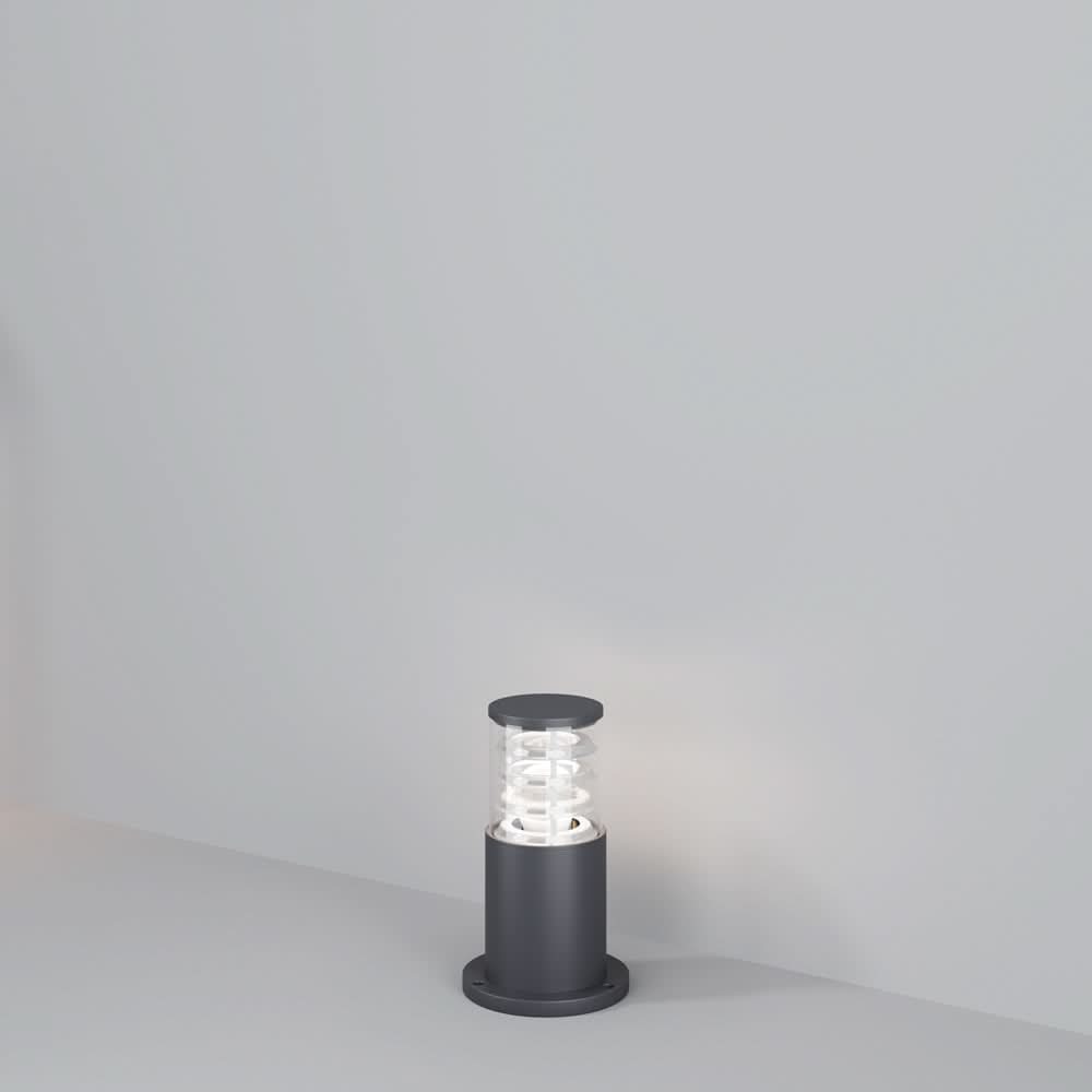 Petit potelet gris anthracite allumé, présenté de face dans un décor minimal.