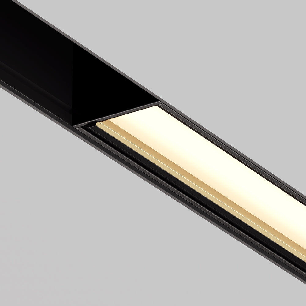 Détail rapproché du profilé noir et du diffuseur crème allumé de la barre