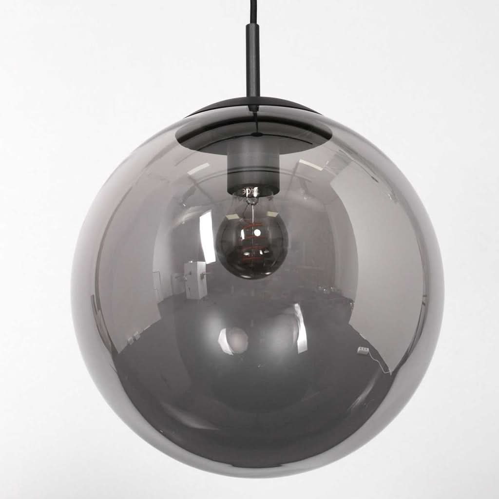 Lueur chaude du globe en verre fumé noir
