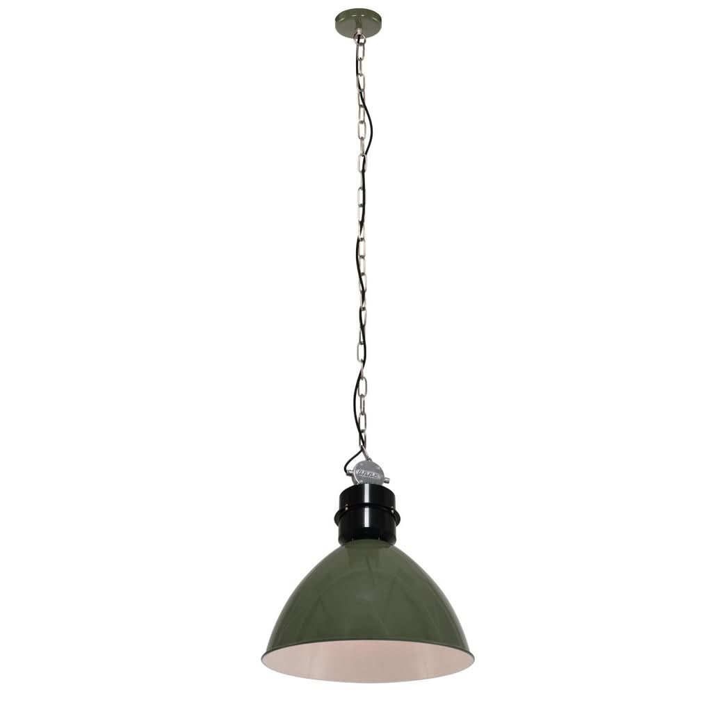Photo du luminaire entier suspendu montrant la chaîne et le câble noir
