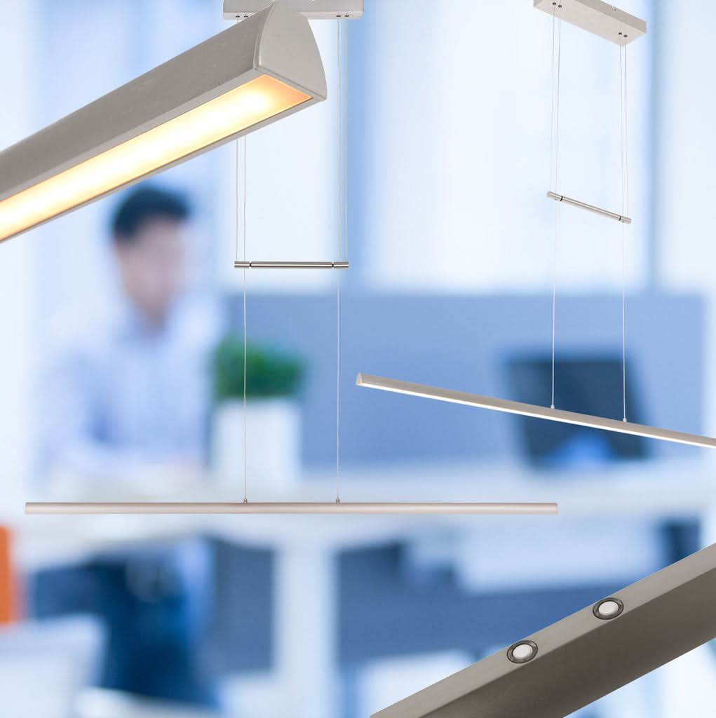 Mise en ambiance cuisine moderne avec plusieurs suspensions allumées et personne floue