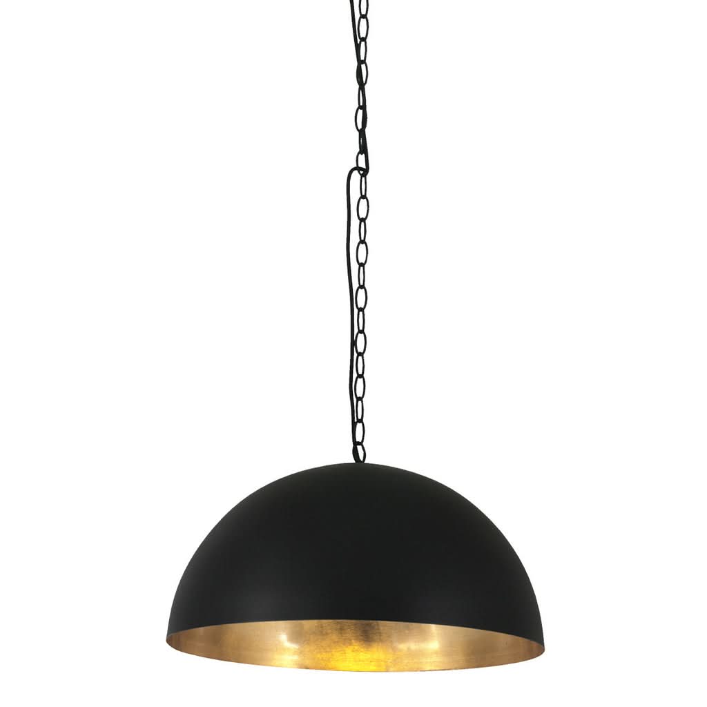 Autre angle du dôme noir, chaîne légèrement inclinée, reflet doré sous la coupelle