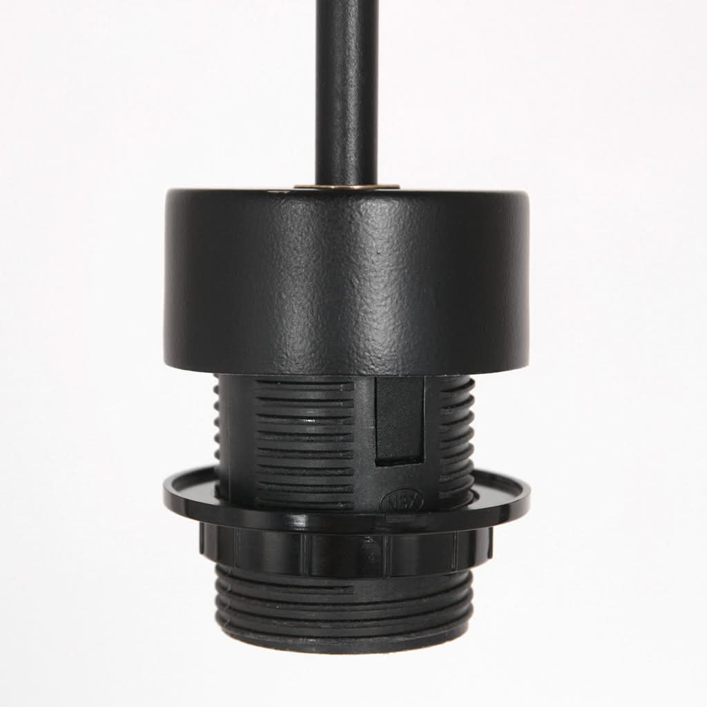 Gros plan de la douille cylindrique noire et de ses filetages apparents