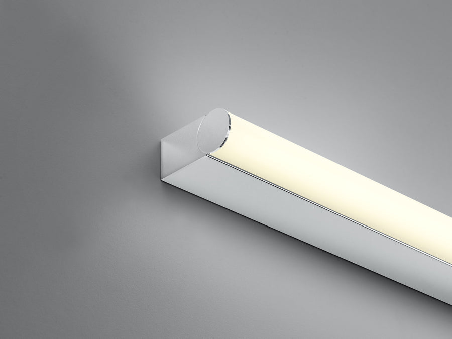 Détail rapproché de l'embout chromé et du diffuseur opalin du profilé lumineux