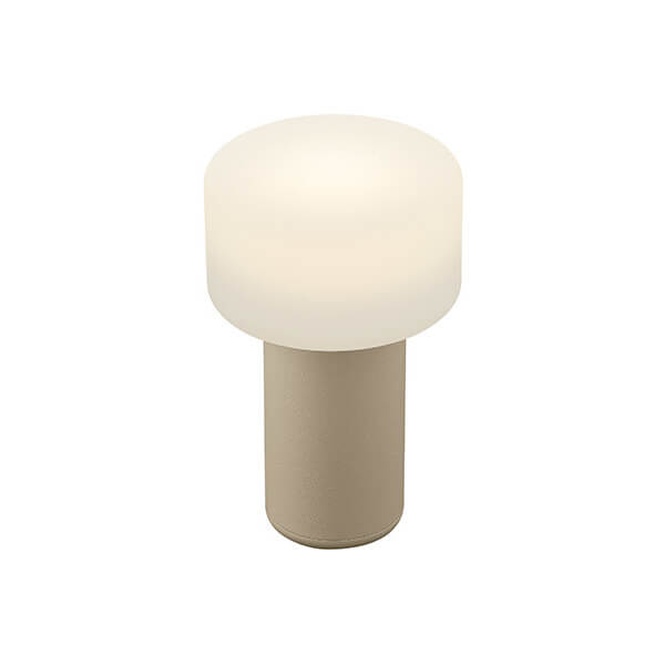 Vue légèrement inclinée du luminaire sans fil, diffuseur opale et socle texturé