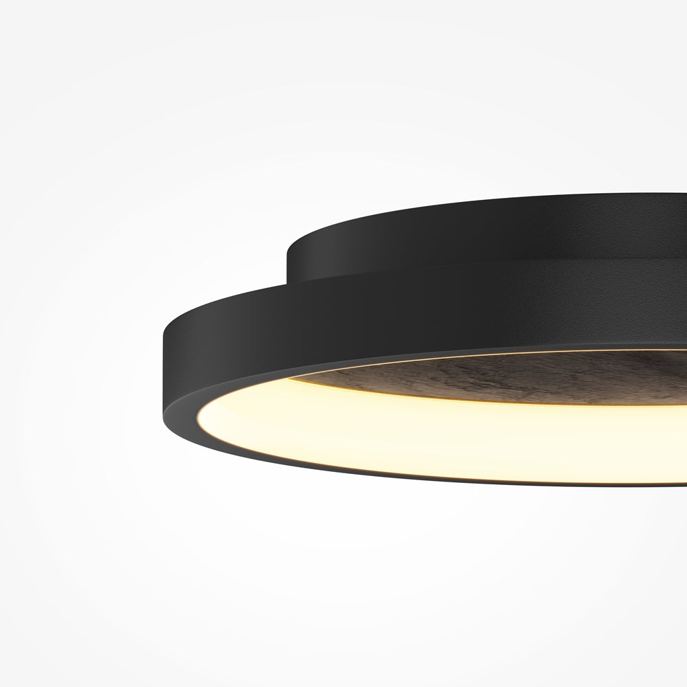 Détail de profil du luminaire noir montrant l'épaisseur du cadre et le diffuseur.