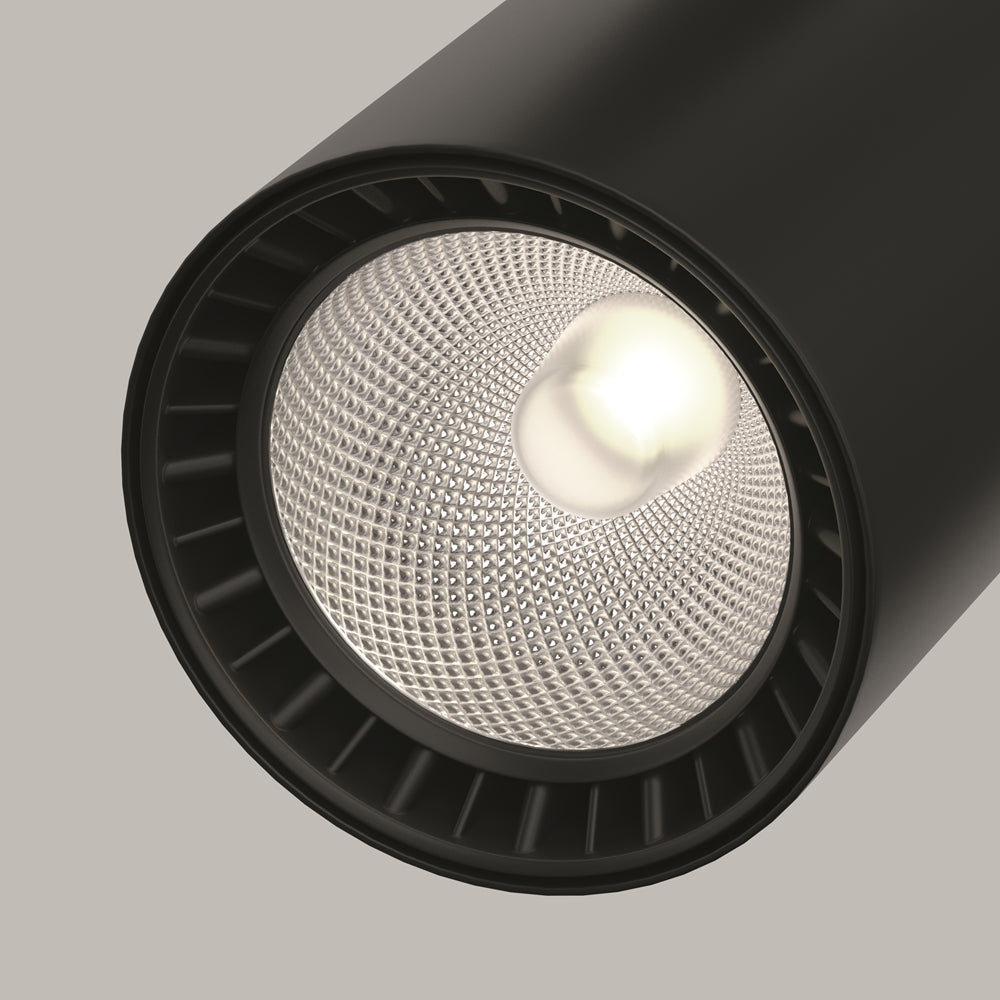 Détail du module LED allumé et du réflecteur argenté du projecteur