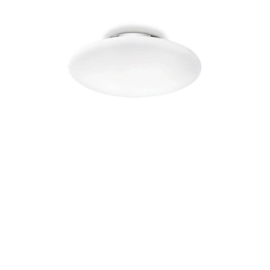Plafonnier rond en verre opalin blanc vu de dessous sur fond blanc