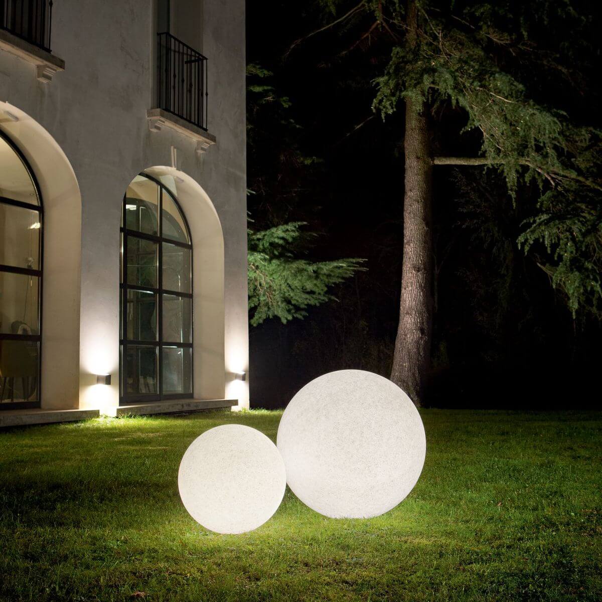 Lampadaire extérieur Doris blanc, Ø 48 cm