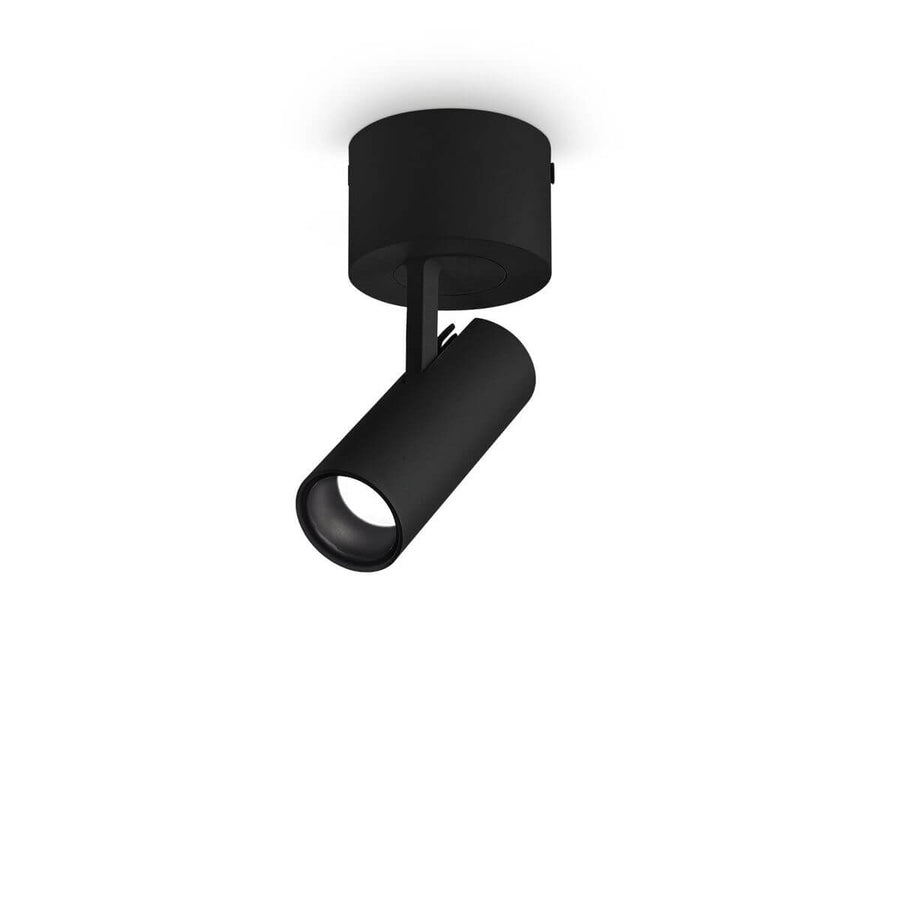 Spot plafonnier noir à tête cylindrique orientable, présenté de trois quarts sur fond blanc