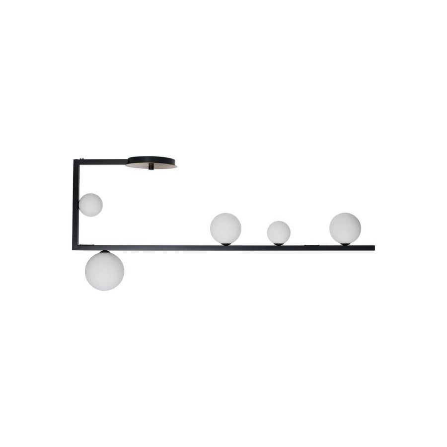 Vue de trois quarts du luminaire, structure noire et globes opalins.