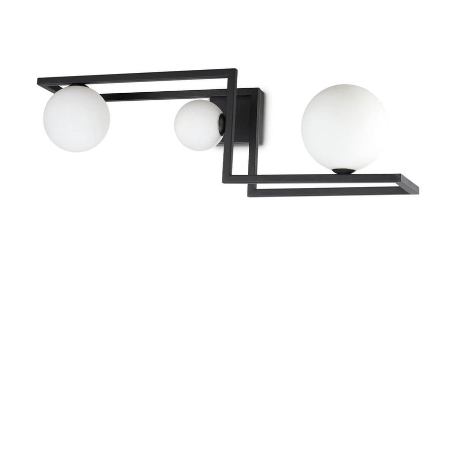 Vue de face du plafonnier noir avec trois globes en verre blanc