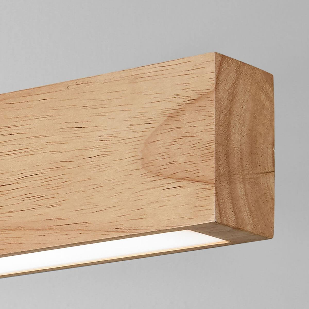 Détail rapproché du veinage du bois et du diffuseur lumineux blanc