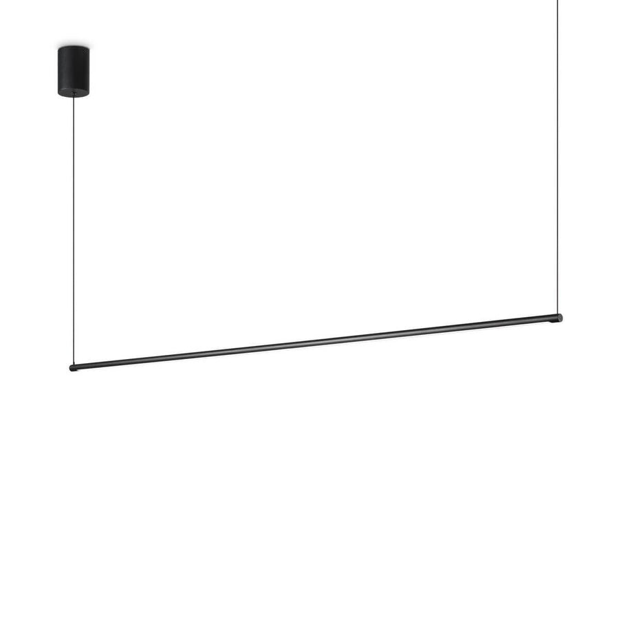 Suspension noire isolée sur fond blanc, câble fin et long tube lumineux horizontal