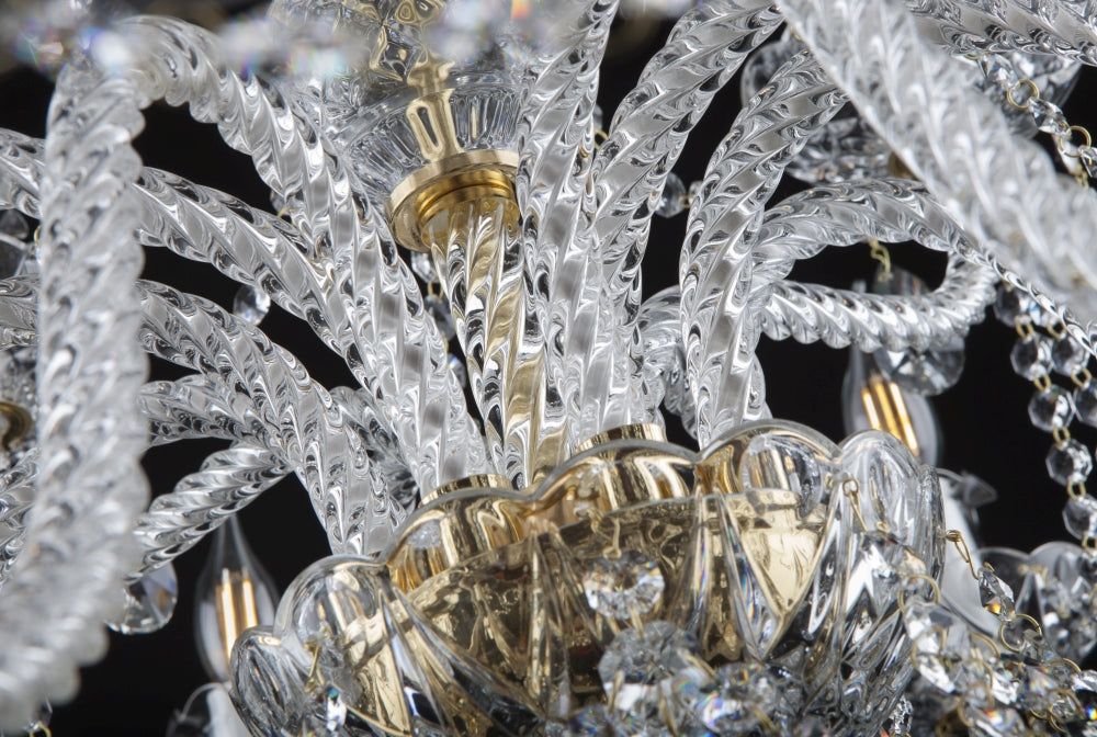 Détail du fût doré central et des bras de cristal torsadé