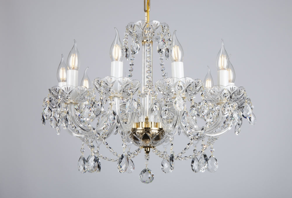 Lustre en cristal présenté sur fond gris clair, vue d'ensemble de sa structure.