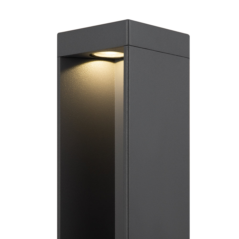 Détail de la tête d'éclairage avec diffuseur LED orienté vers le bas.