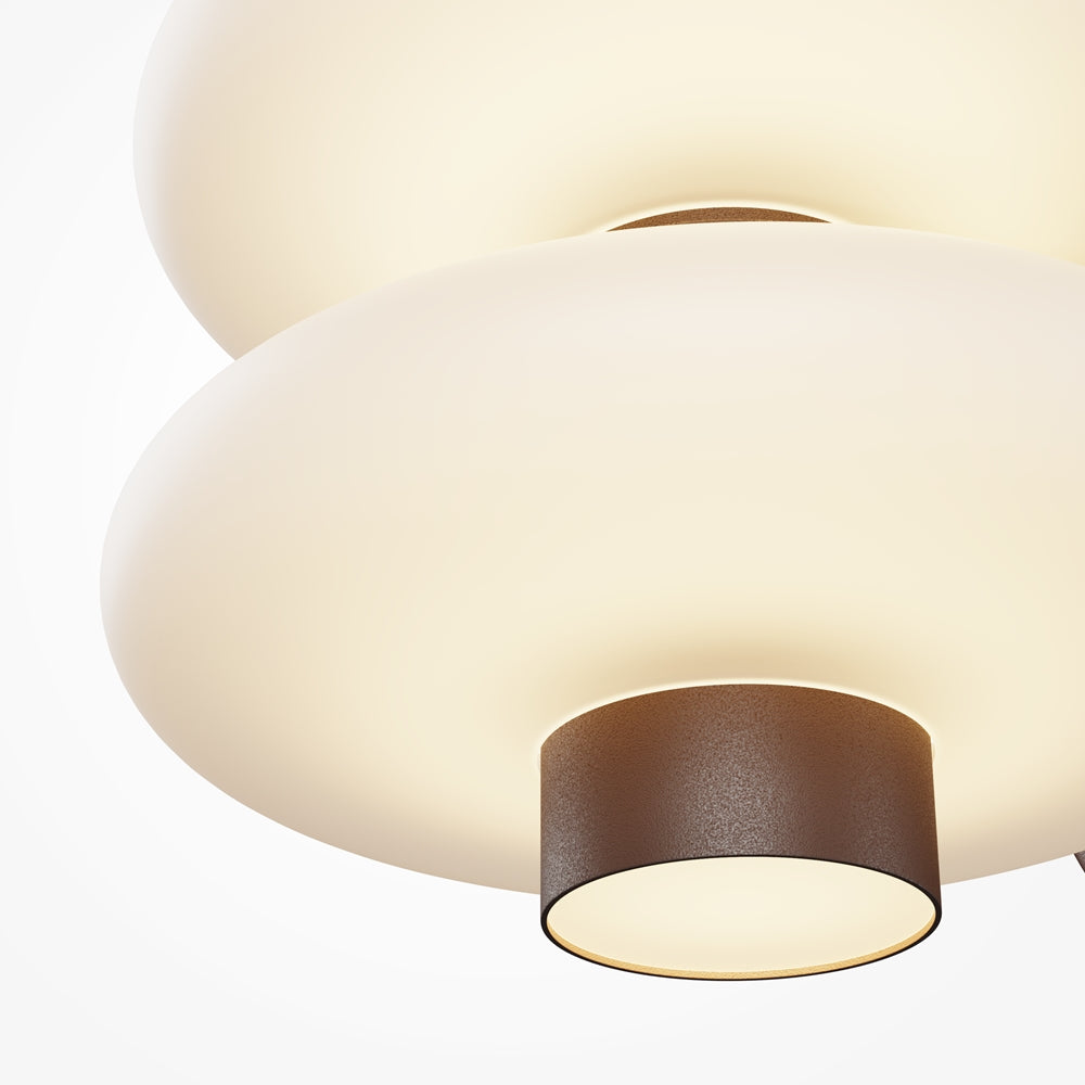 Détail rapproché du diffuseur opalin et du cabochon marron, joint lumineux fin.