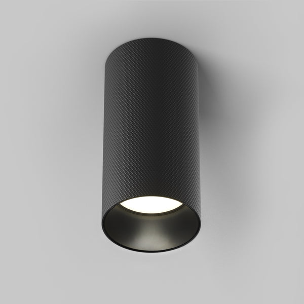 Schwarze Deckenleuchte im Handwerksdesign