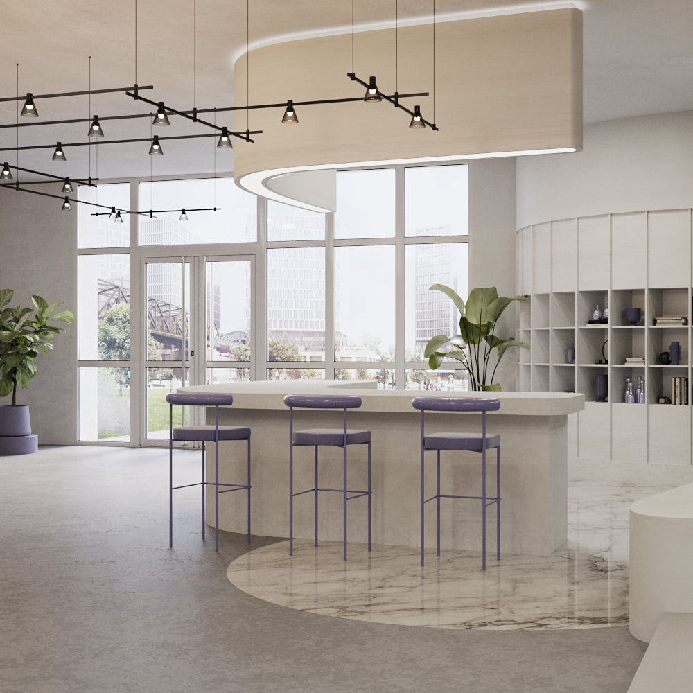 Mise en ambiance, plusieurs spots sur rails suspendus dans un intérieur moderne