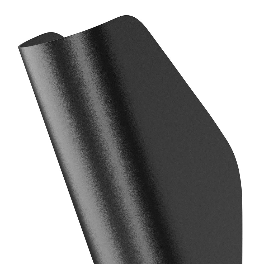 Détail rapproché de la finition noire grainée et satinée du luminaire