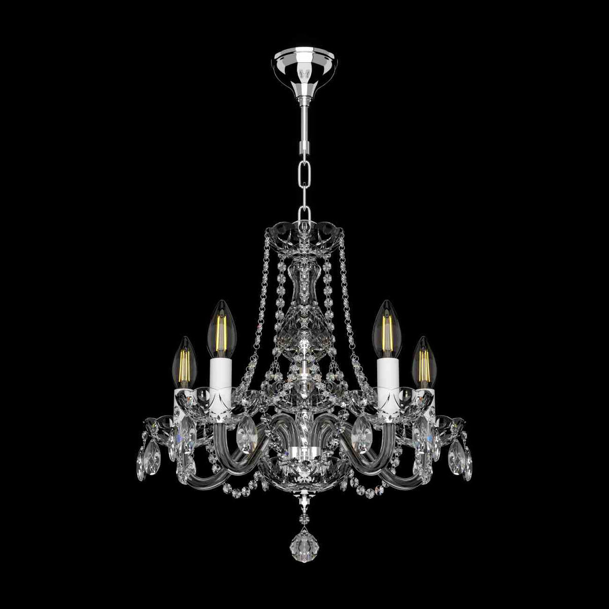 Lustre tout en cristal et chrome photographié de face sur fond noir uni