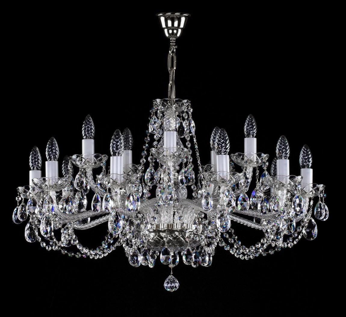 Même lustre avec armature chromée argentée, présenté de face sur fond noir.