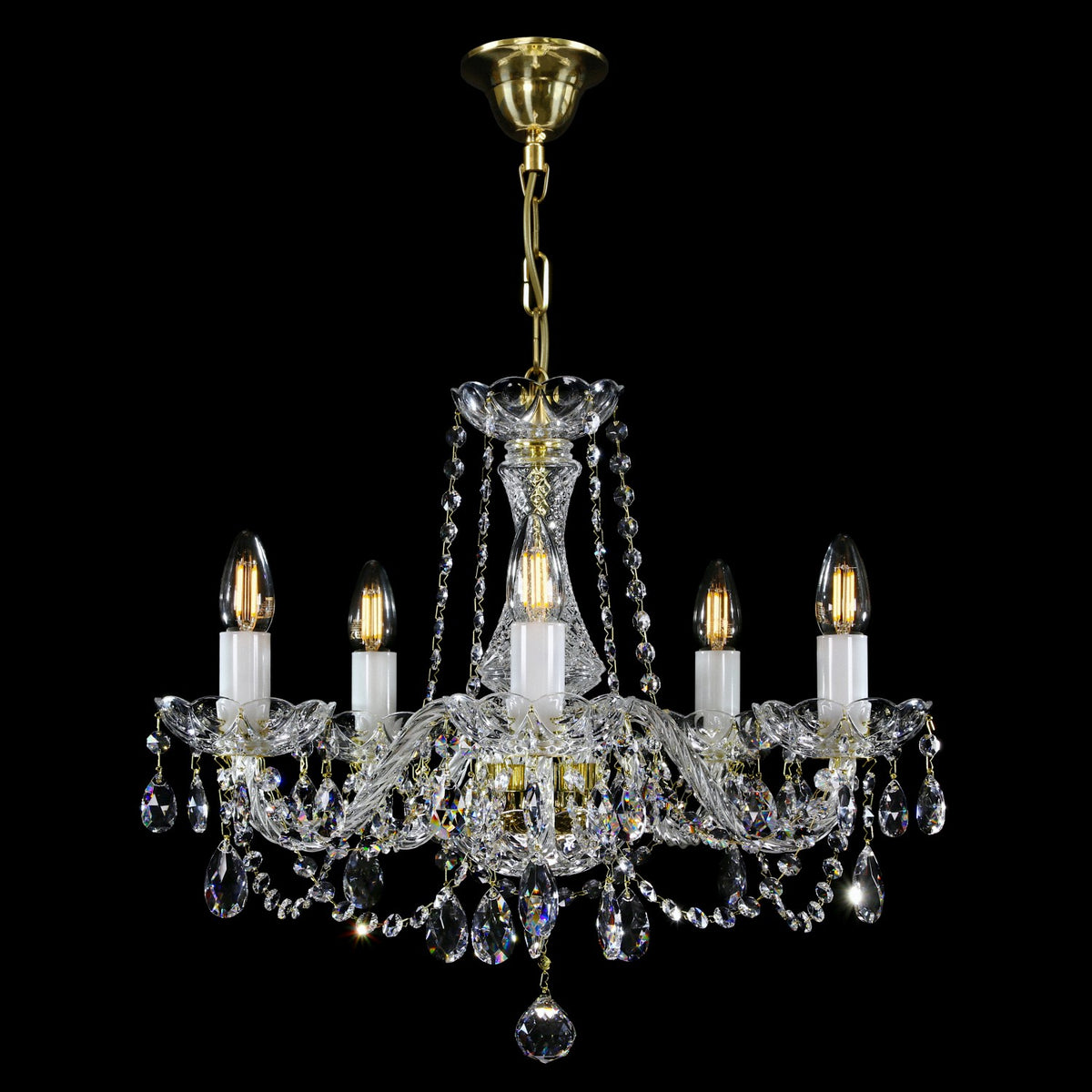 Même lustre en finition dorée, chaîne et coupelle laiton sur fond noir