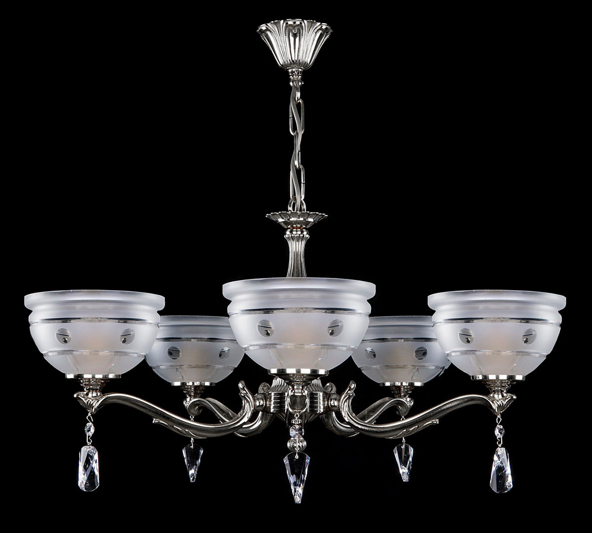 Même lustre en finition argentée chromée, cinq bras et pampilles cristal