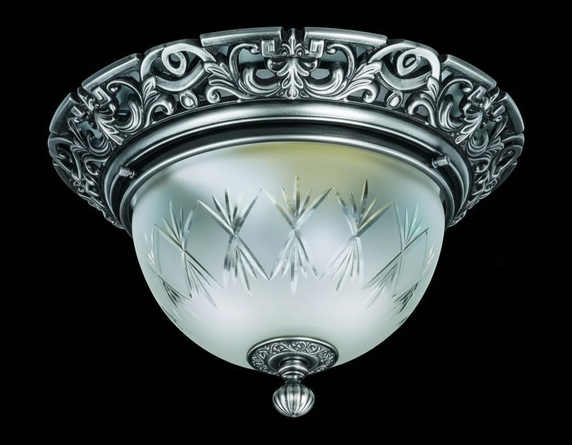 Même luminaire en finition nickelée argentée, gros plan sur la vasque et le cabochon