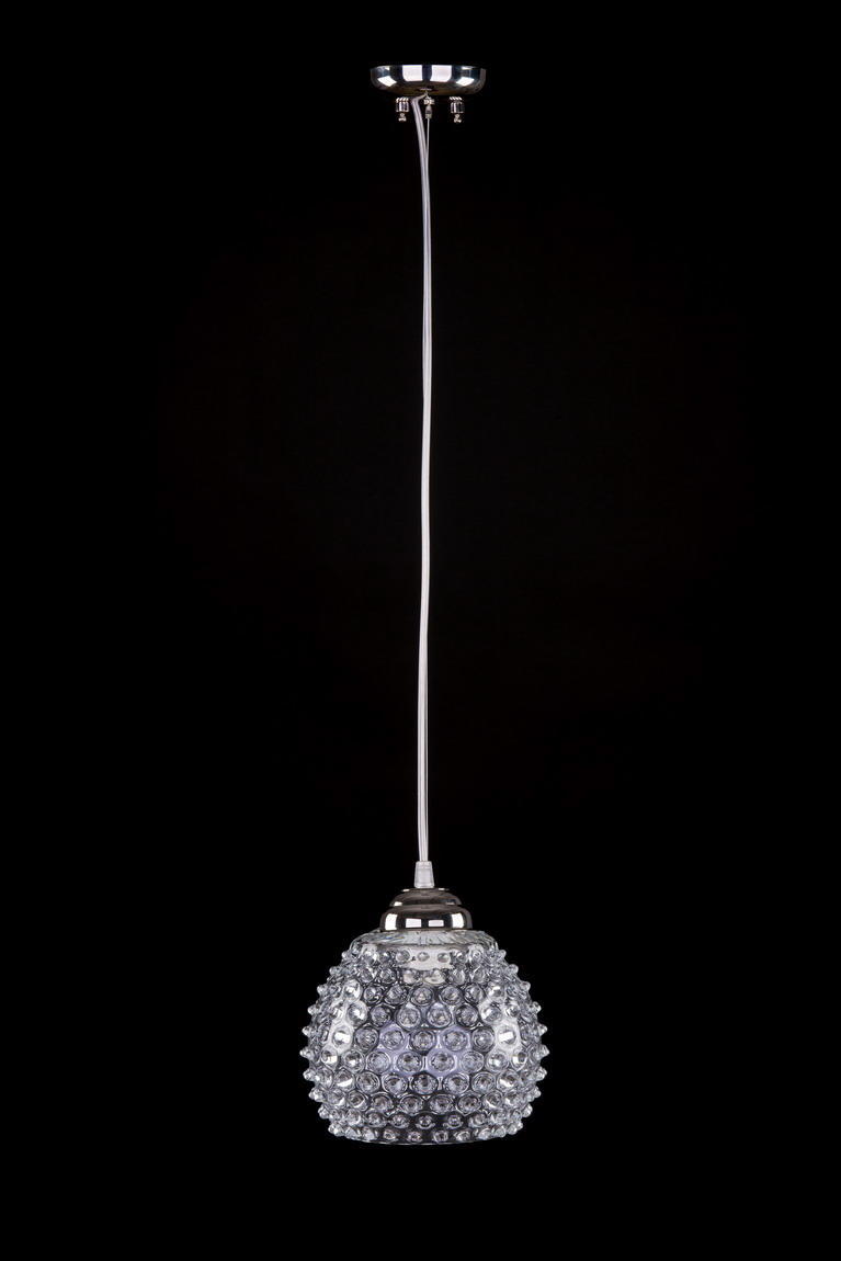 Version chromée du luminaire suspendu, câble argenté et même globe de cristal