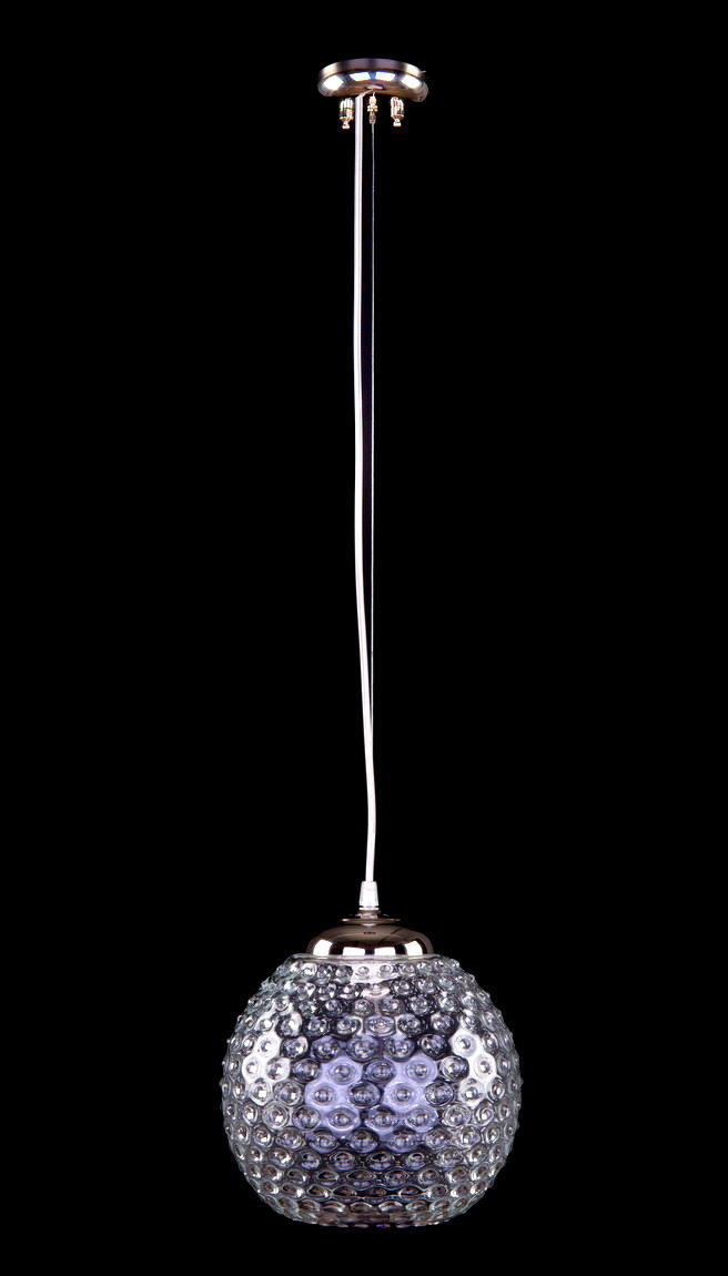 Vue de face du même luminaire avec détails chromés et câble blanc