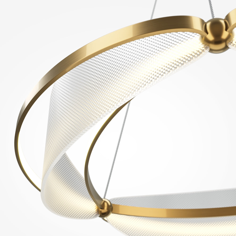 Détail rapproché du ruban lumineux en mesh perforé et de l'anneau doré