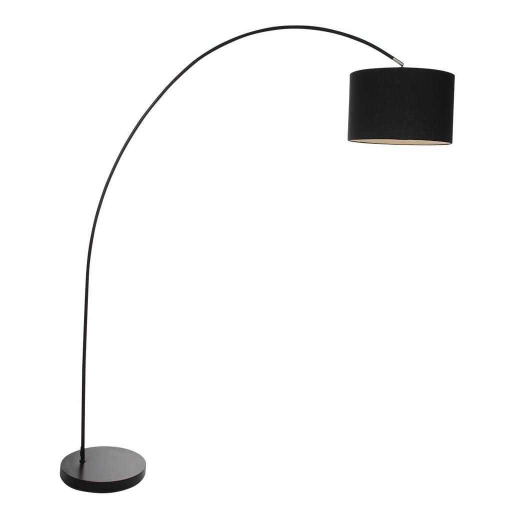 Lampadaire arc noir de face sur fond blanc avec grand abat-jour cylindrique